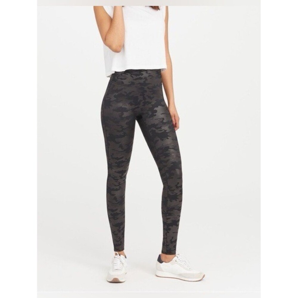 SPANX Pull-On Camo Leggings Women Size SP - Black and Gray.